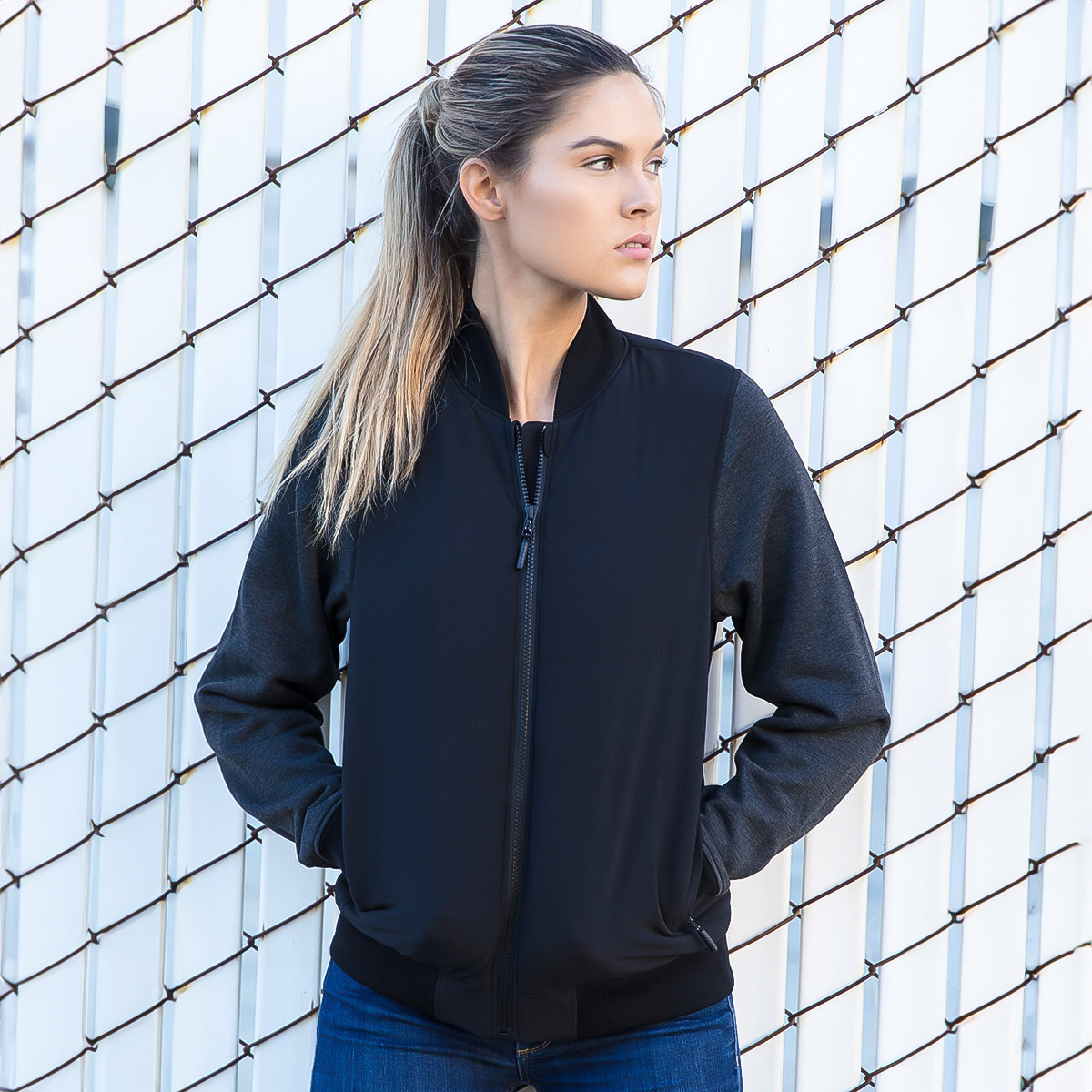 1587-Brooklyn-Front-Black-Model-3